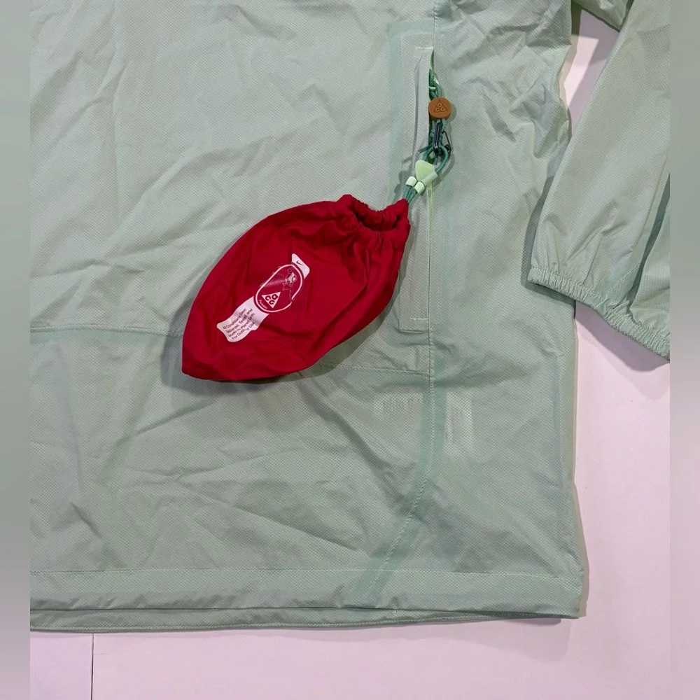 Size S Small Nike ACG 